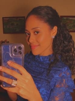Júlia Santos, 25 años